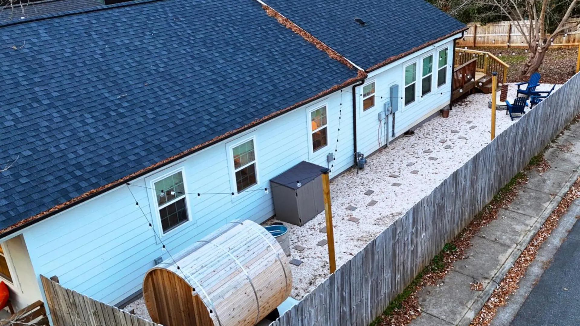Venetian Beds, Outdoor Barrel Sauna, Hot Tub, Cold Plunge Charlotte
